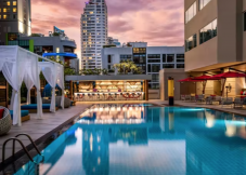 1 Nacht im 4*-Hotel Mercure Bangkok Sukhumvit 11 mit Poolterrasse inkl. Frühstück für CHF 24.- pro Person