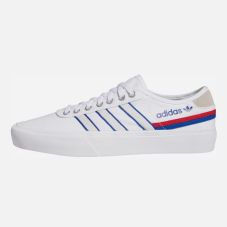 Adidas Sneaker “Delpala” in weiss mit blauen Streifen für CHF 26.55 (viele Grössen von 36 bis 46 verfügbar)