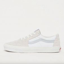 Vans Sneaker UA SK8-Low in weiss mit grauem Veloursleder für CHF 48.- (Grössen 41 bis 46)