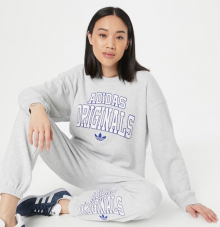 About You: Adidas Damen 100% Baumwolle Sweatshirt in grau für CHF 22.90 (Grössen M bis XL) und in schwarz für CHF 23.90 (Grössen XXS, S und M)