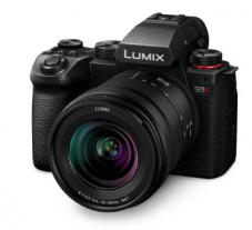 PANASONIC Lumix S5M2 + S-R2060E Kit (24.2 MP, Vollformat) für effektiv CHF 1689.90 bei Interdiscount